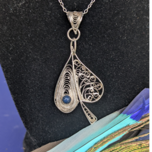 Pendentif Feuille et arabesque - Du végétal à l'argent