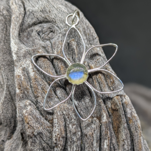 Pendentif "Fleur polaire" : Porter un rêve d'enfant